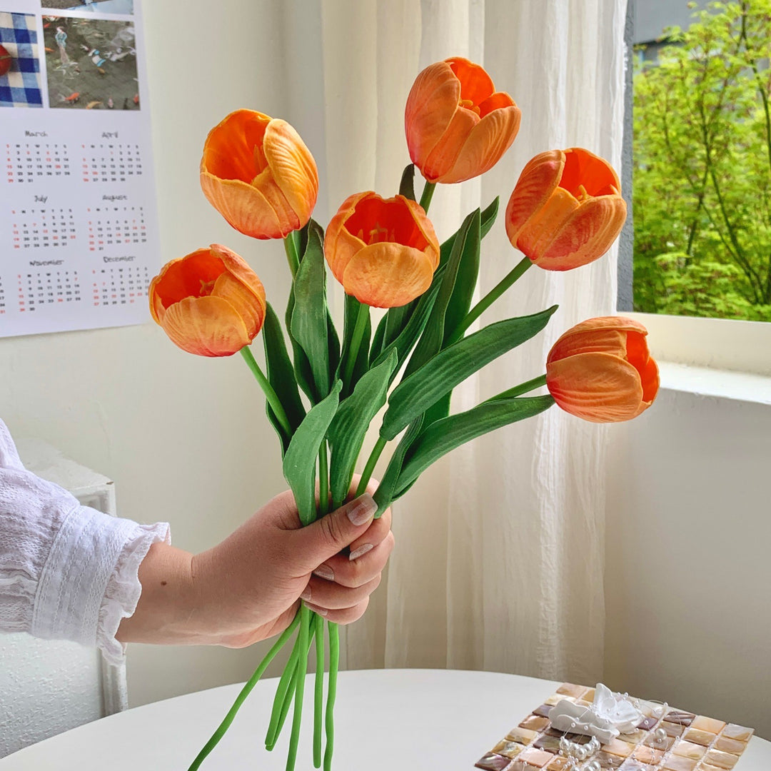 Dekorativer Tulpen-Bundle