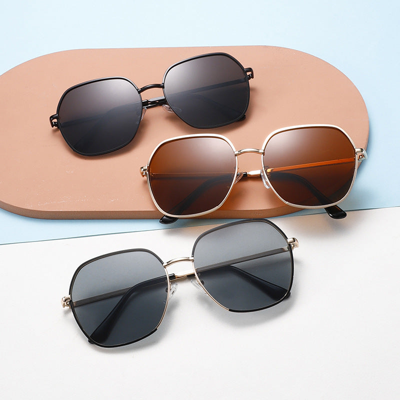 Damen Elegante oversized Sonnenbrille mit hochwertigem Metallrahmen und UV-Schutz Karnz