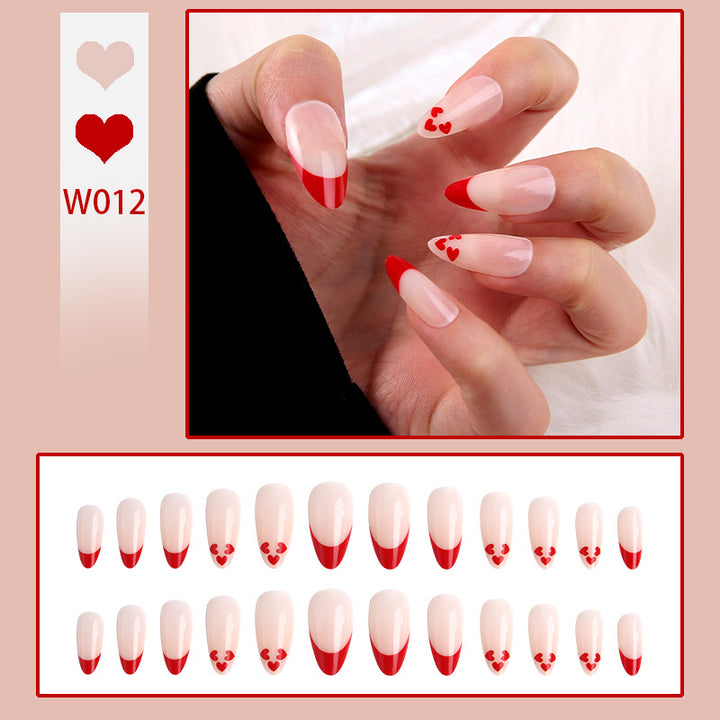 Kreative Herz-Nagelspitzen Karnz