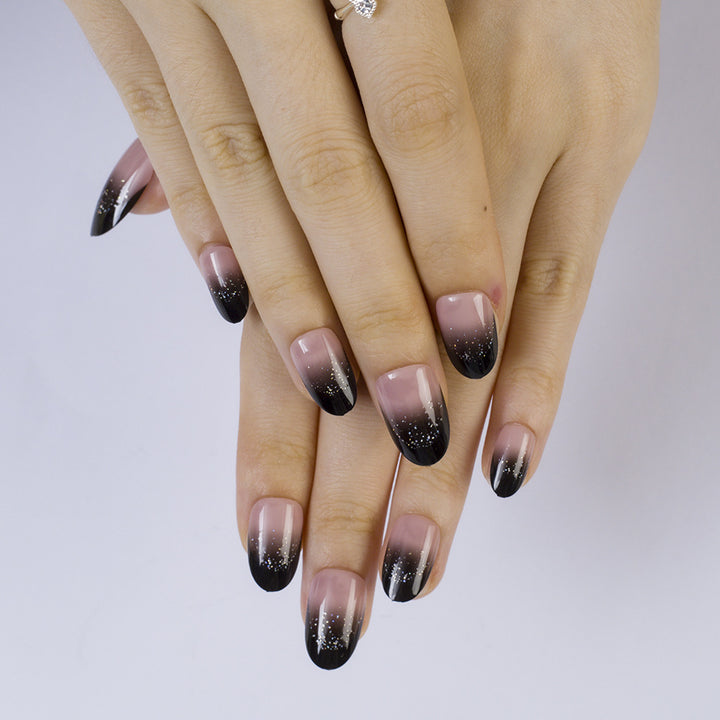 Kunstnägel mit Elegantem Ombre-Design und Glitzernden Akzenten Karnz