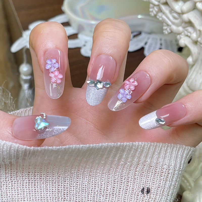 Künstlerisches Floral Press-On Nageldesign Karnz