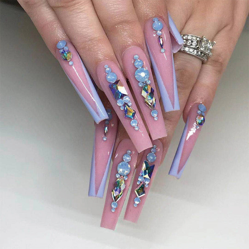 Kunstvolle Nagelverlängerungen Karnz