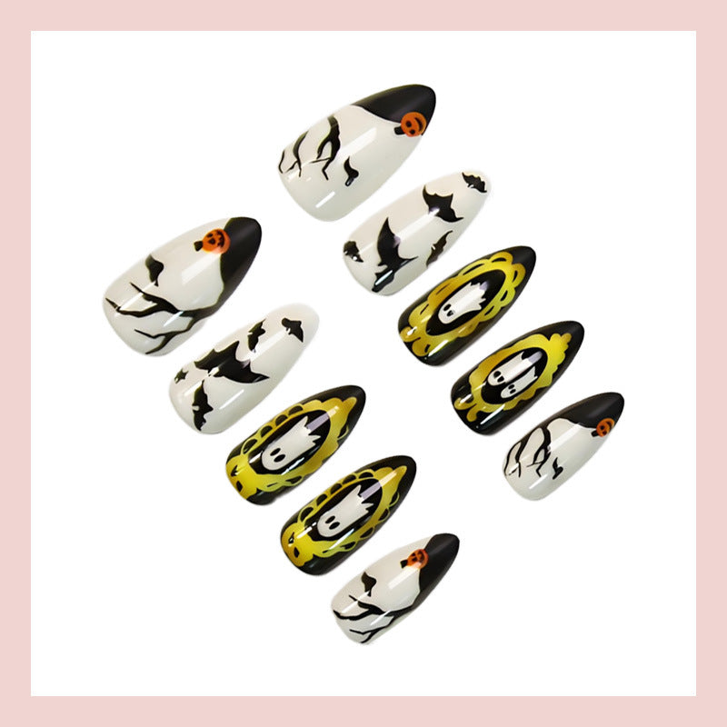 Kunstnagelset mit gruseligen Halloween-Motiven und auffälligen Designs Karnz