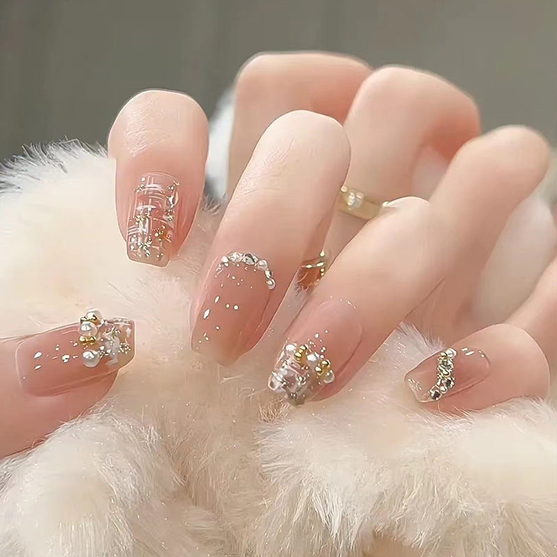 Kunstnagelset mit funkelnden Glitzer- und holografischen Akzenten Karnz