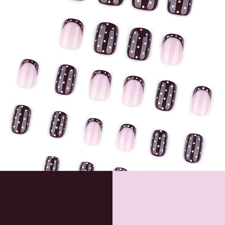 Kunstvolle Nagelkunst mit elegantem Polka-Dot Design Karnz