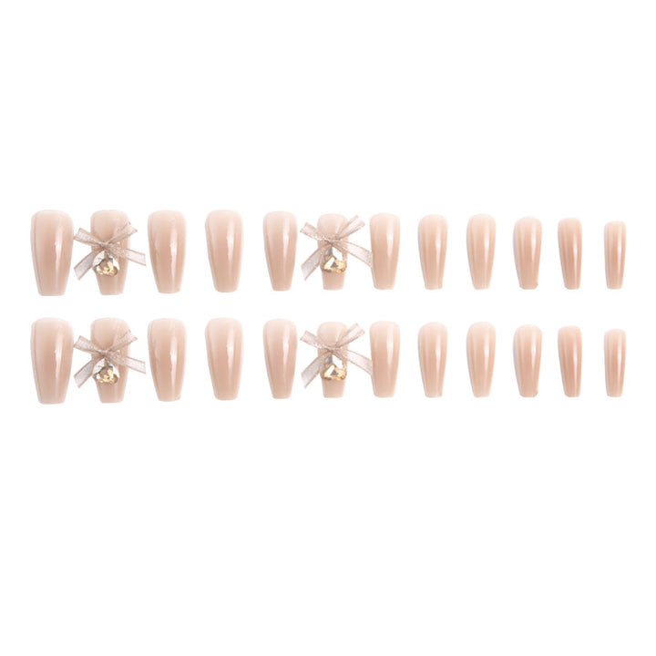 Kunstnagelset mit eleganten 3D-Bloßen und filigranen Akzenten Karnz