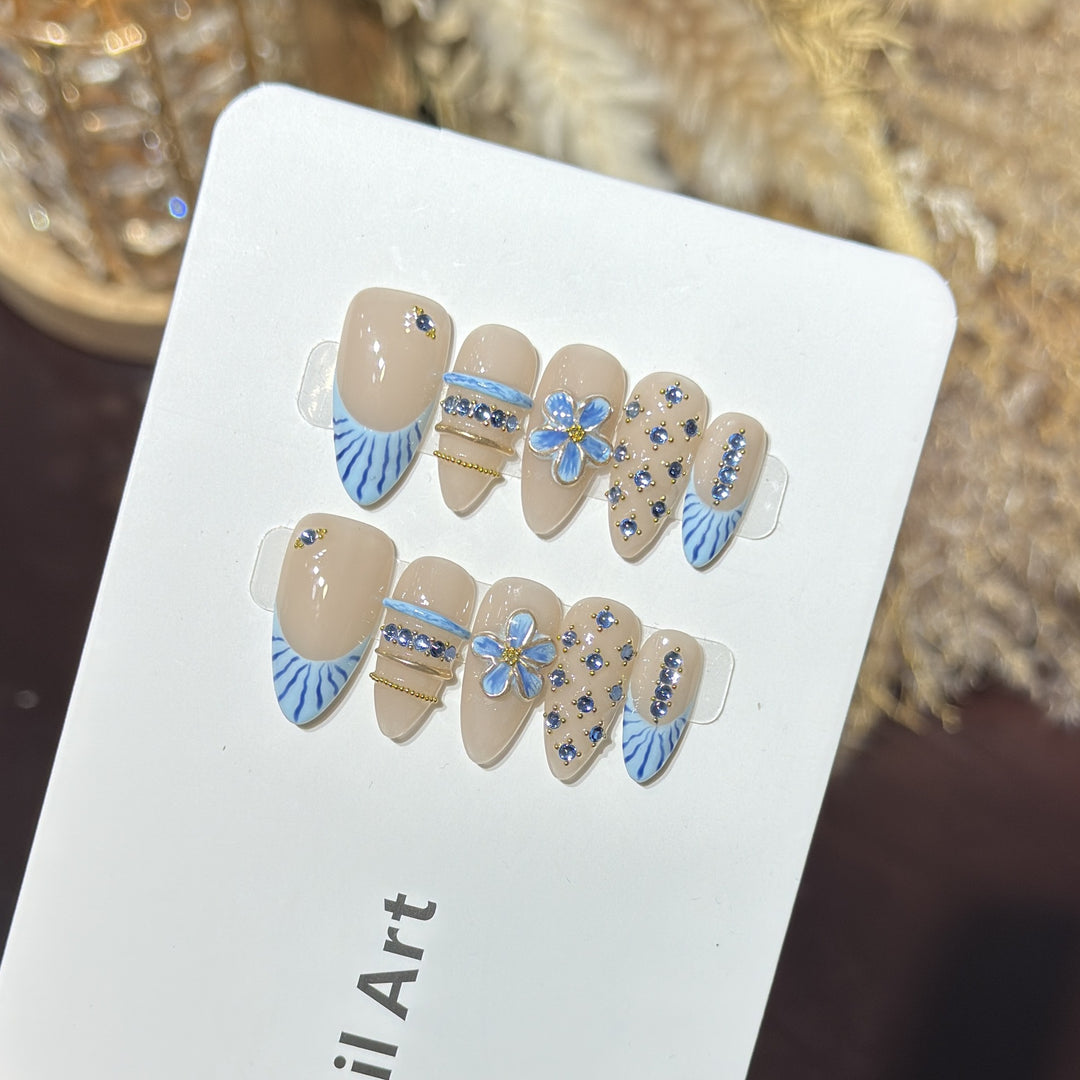 Dekoratives Nagelkunst-Set mit floralem und gemstone Akzent Karnz