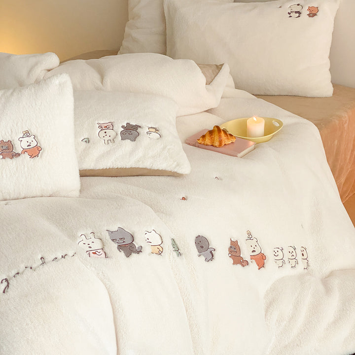 Flauschiges Bettwäsche-Set mit gestickten Cartoon-Tieren und Sherpa-Oberfläche