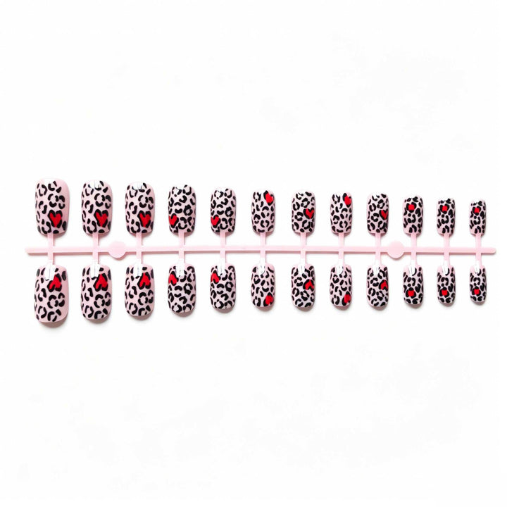 Künstlerisches Leopardenmuster und Herz Nagel Kunst Set