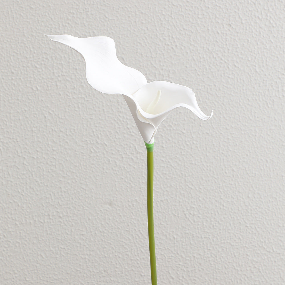 Künstlicher Calla-Blütenzweig mit realistischen Details Karnz