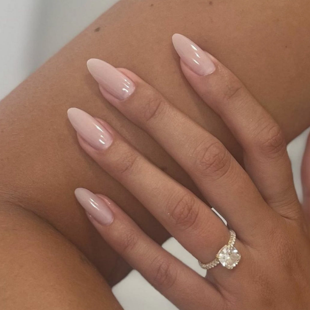 Elegante Mandelgeformte Press-On Nagelerweiterungen Karnz