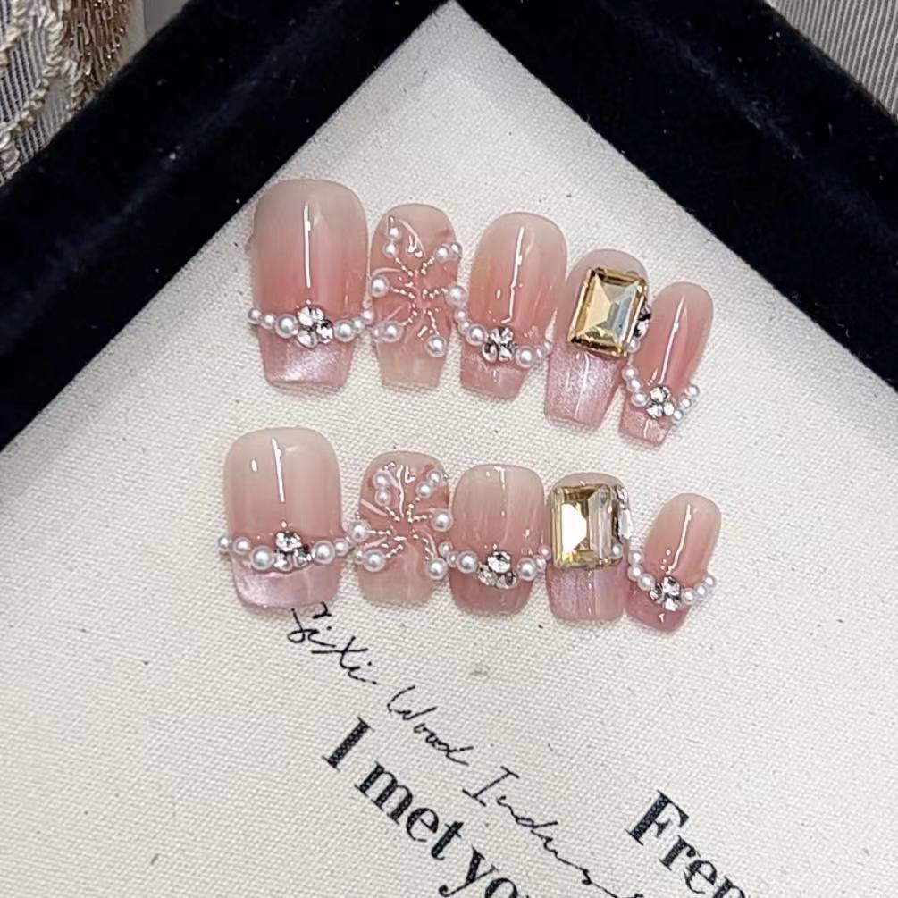 Elegantes Press-On Nagelkunst-Set mit Perlen- und Strassakzenten Karnz