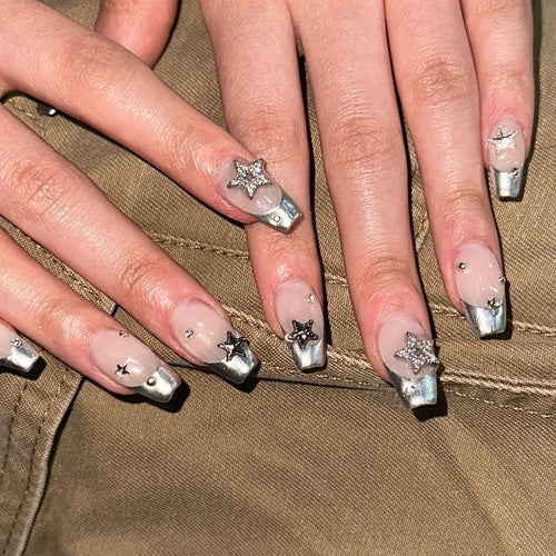 Glamouröse Acryl-Nägel mit funkelndem Sternen-Design Karnz