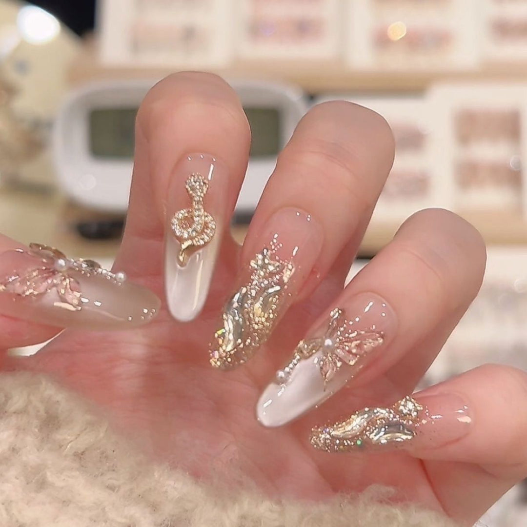 Dekorative 3D Kristall-verzierte Nagelkunstverlängerungen Karnz