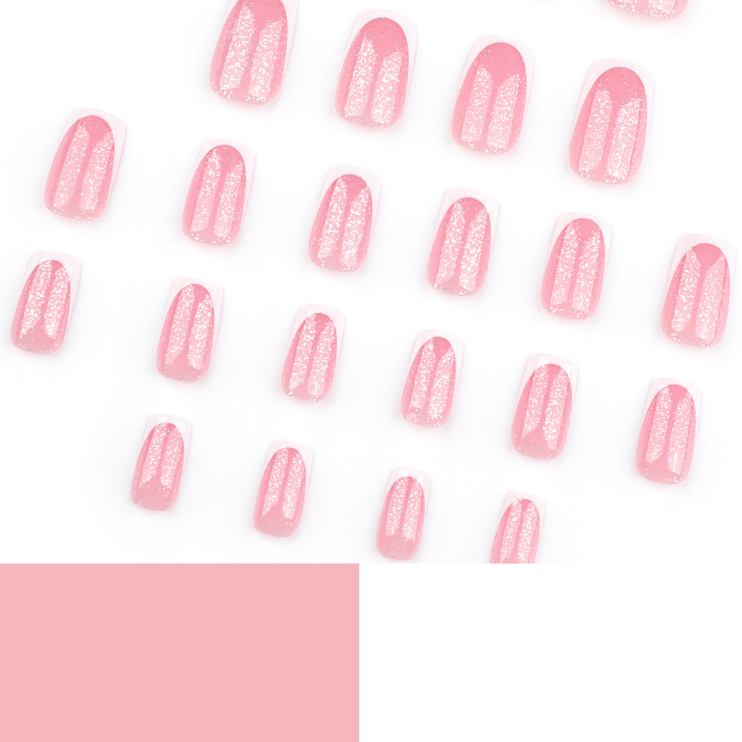 Kunstvolle Nagelverzierungen mit Glitzer und French-Tip Karnz