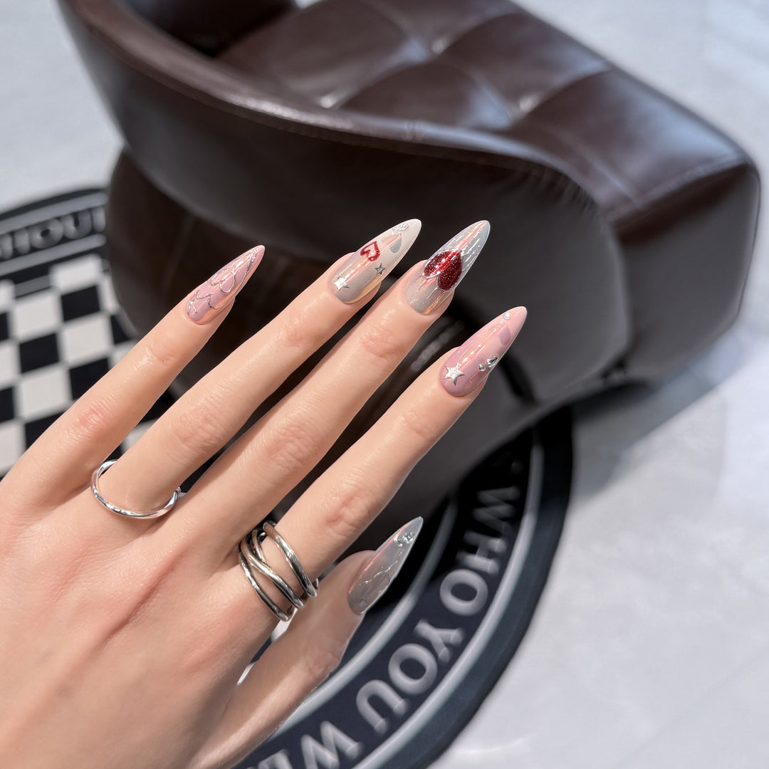 Elegantes Dekoratives Stiletto Press-On Nagelkunst Set Karnz