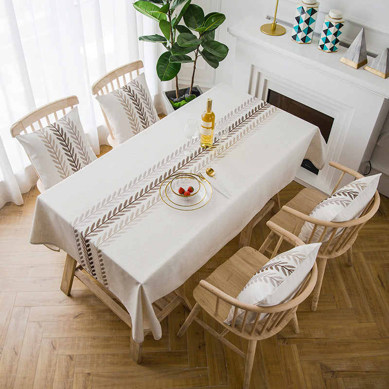 Elegante Tischdecke mit Blattmuster