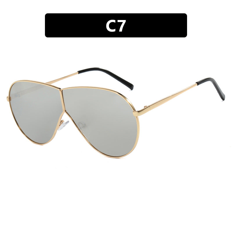 Damen Pilotensonnenbrille mit elegantem goldenen Rahmen und blauen Gläsern Karnz