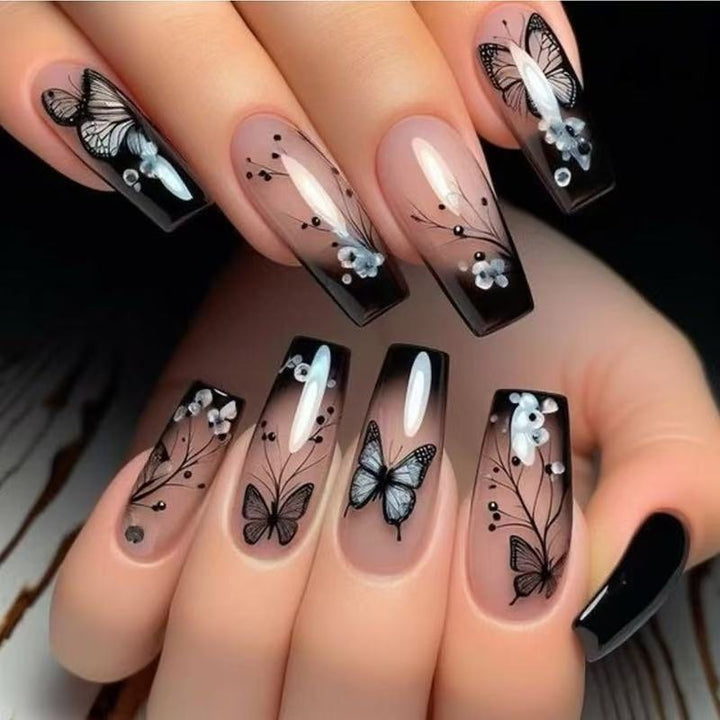 Kunstvolle Nagelset mit Schmetterlingsdesign Karnz