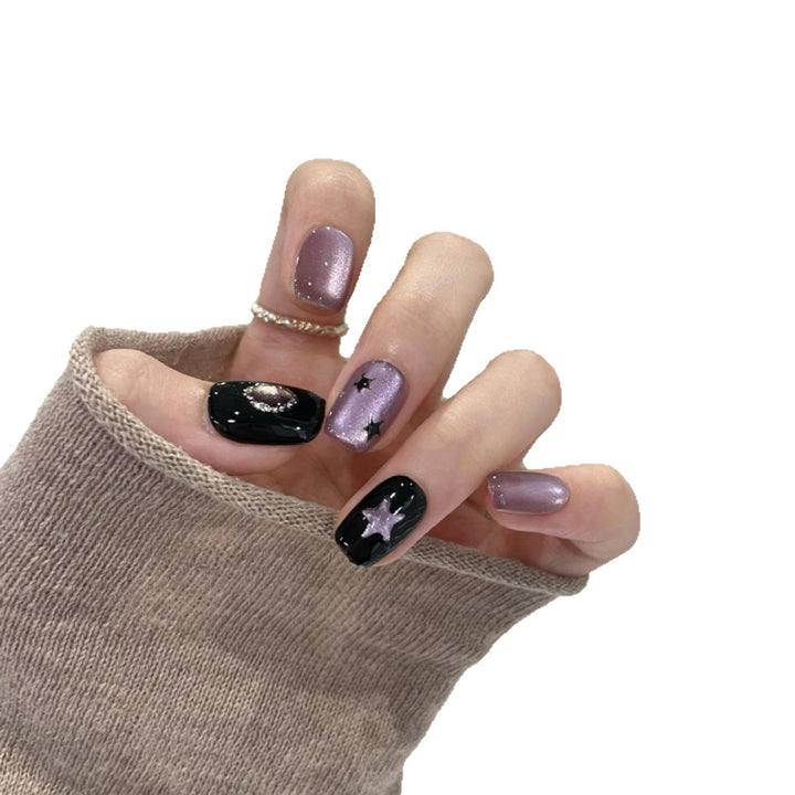 Kunstnägel mit Stilvollem Sternendesign Karnz