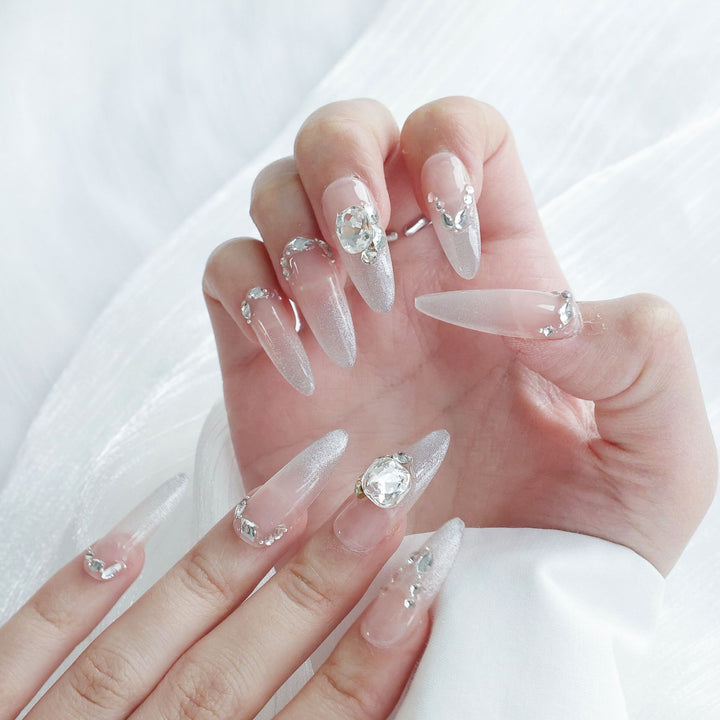 Elegantes Press-on-Nagel-Set mit Strassverzierungen