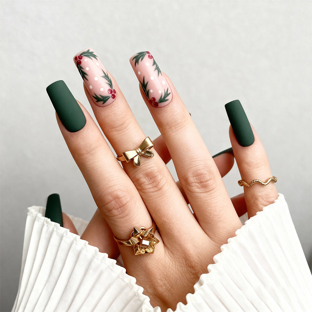 Elegante Kunstnägel mit Weihnachtsdesign Karnz