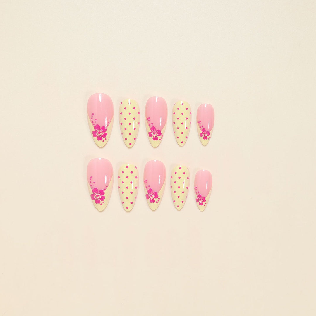 Elegante florale Stiletto-Nagelkunst-Tipps Karnz