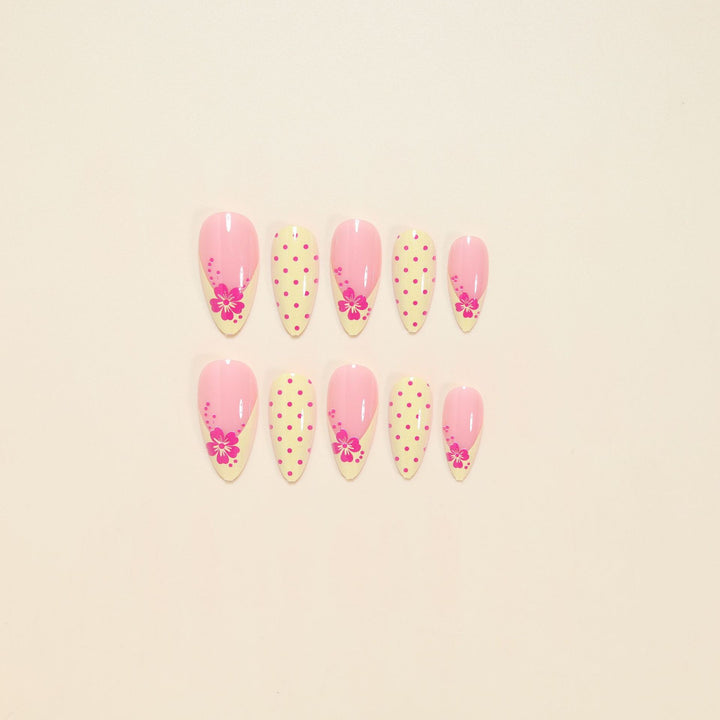 Elegante florale Stiletto-Nagelkunst-Tipps Karnz