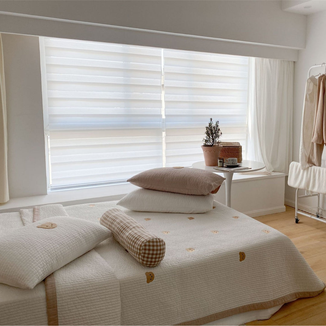 Gepolstertes Steppbett-Set mit gestickten Bärenapplikationen und Nackenrolle