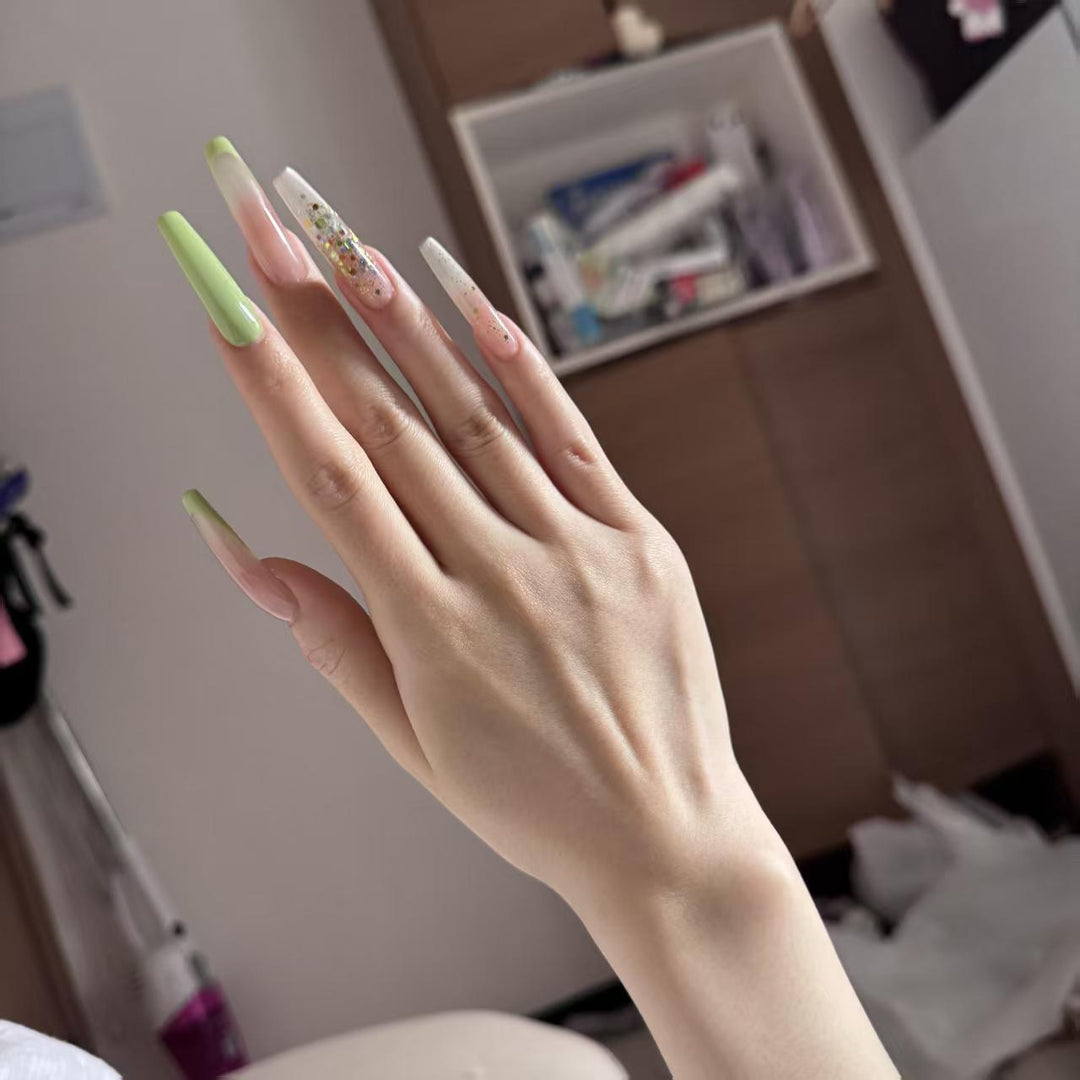 Dekorative Lange Stiletto-Nagelverlängerungen