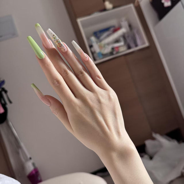Dekorative Lange Stiletto-Nagelverlängerungen