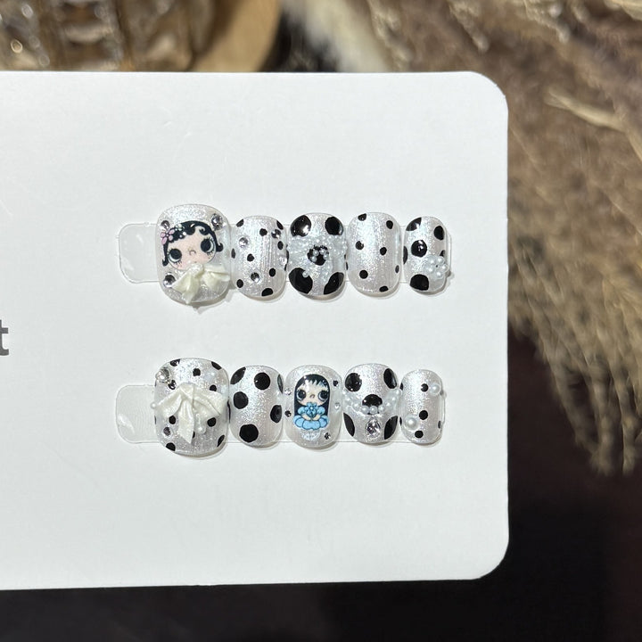 Verspieltes Charakter Press-On Nail Art Set Karnz