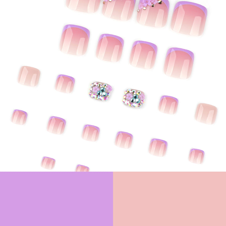 Kunstvolle Fußnagelgestaltung mit elegantem Glitzerakzent Karnz