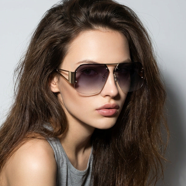 Damen oversized Sonnenbrille mit markantem Rahmen und sanften Farbverlauf Karnz