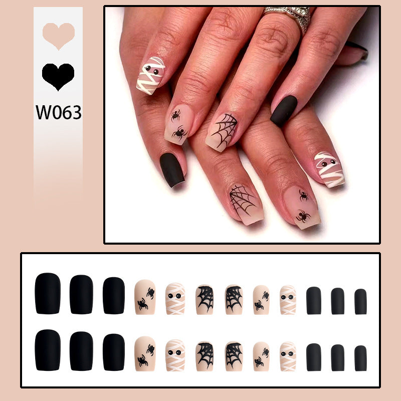 Kunstnagelset mit einzigartigen Mustern Karnz