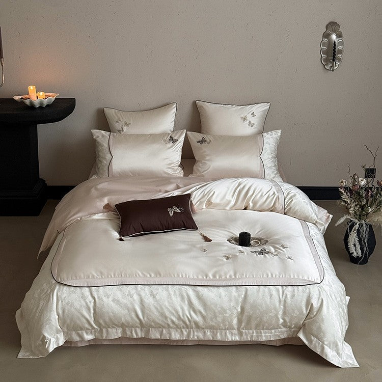 Luxuriöses Satin-Bettwäscheset mit bestickten Schmetterlingen, Zierkissen und Quasten