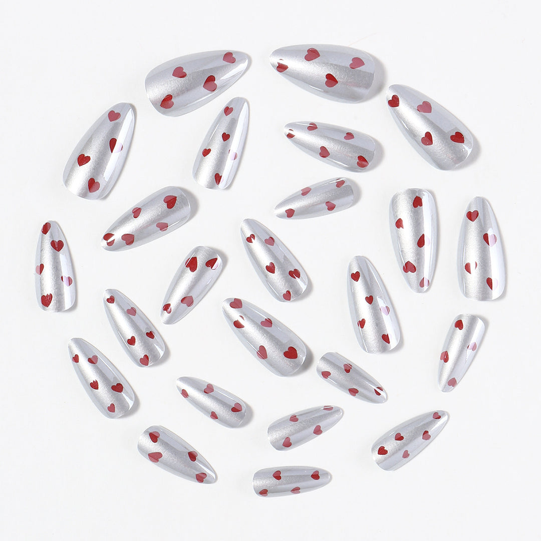 Kunstnagelset mit herzförmigem Design Karnz