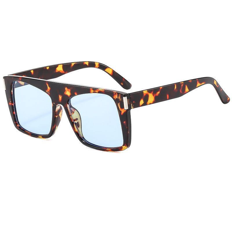 Damen Oversized Sonnenbrille mit schützenden Gläsern und trendy Rahmen Karnz