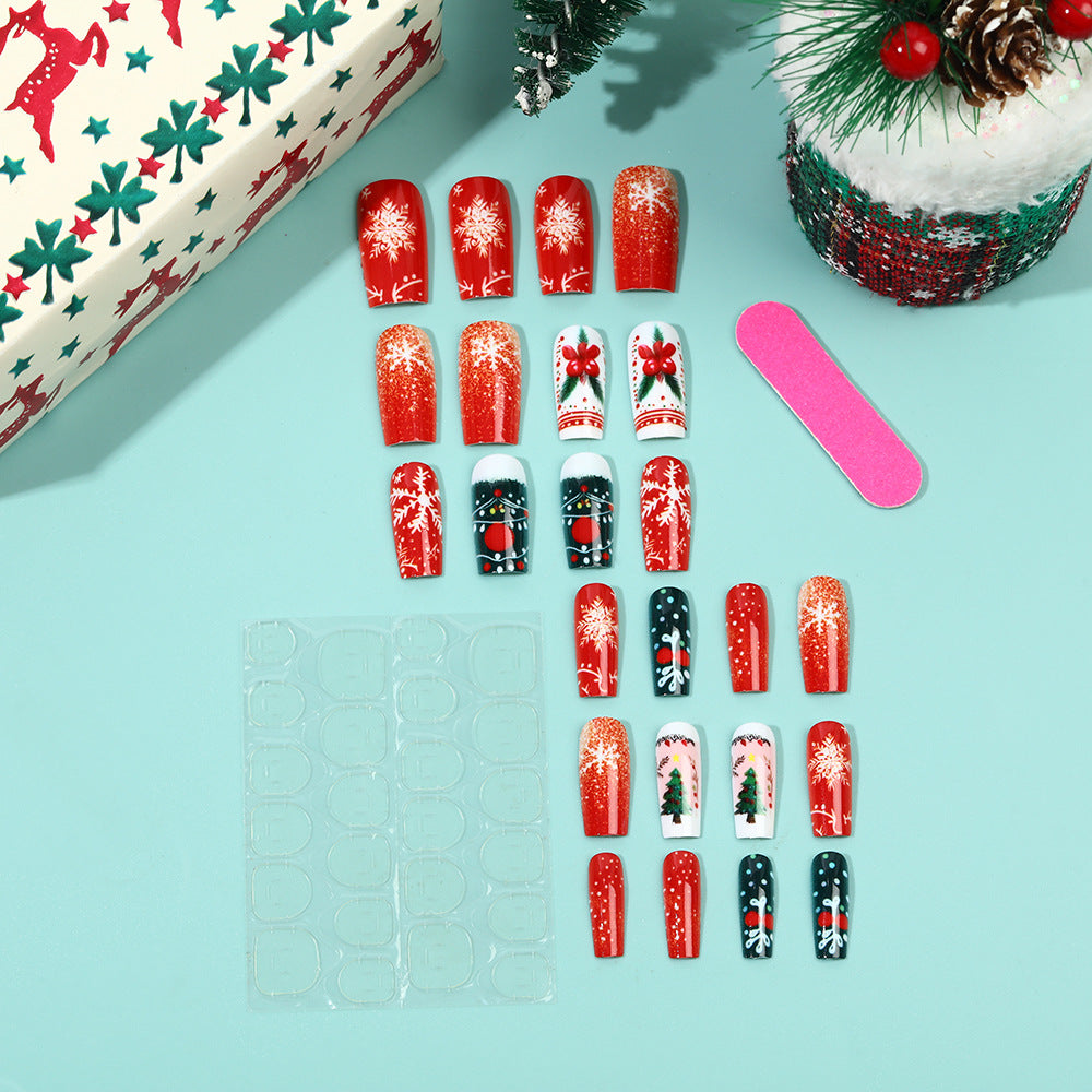 Festliche Kunstnägel im Weihnachtsdesign Karnz