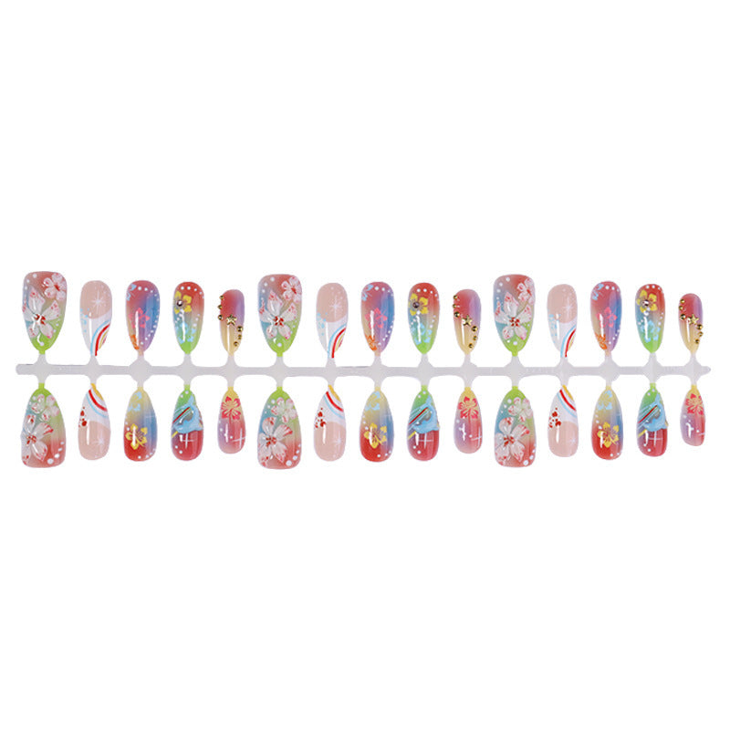 Kunstnagelset mit vielfältigen Designs und glänzenden Verzierungen Karnz