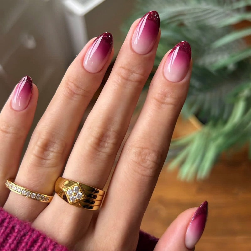 Kunstnagelset mit eleganten ombre Farbverläufen Karnz