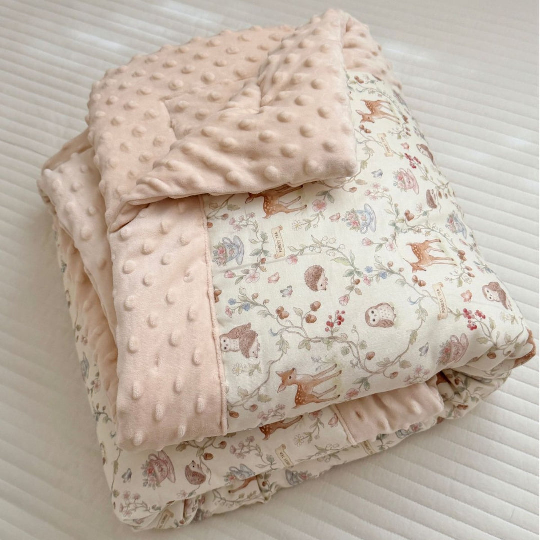 Wendbare Minky Dot Babydecke mit Baumwoll-Teddy-Druck und gestepptem Futter
