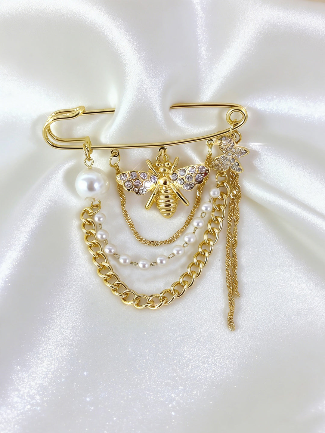 Elegante Sicherheitsnadel mit Perlen und Kristallen Karnz