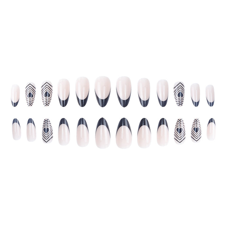 Stylische Stiletto Press-On Nägel mit Herz- und geometrischen Designs Karnz