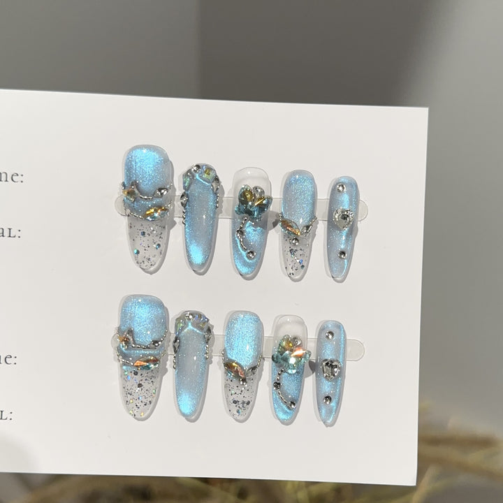 Glamouröse Press-On Nagelset mit funkelnden Akzenten