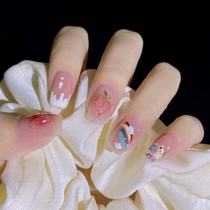 Kreatives Kunstnagelset mit bunten Fruchtmotiven und stilvollen Designs Karnz