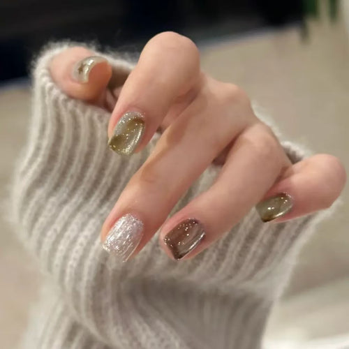 Künstlerische Glitzer Nagelverlängerungen