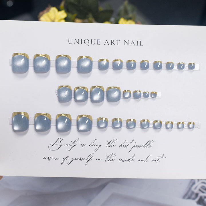 Elegante Glänzende Press-On Nagelset mit Goldakzenten
