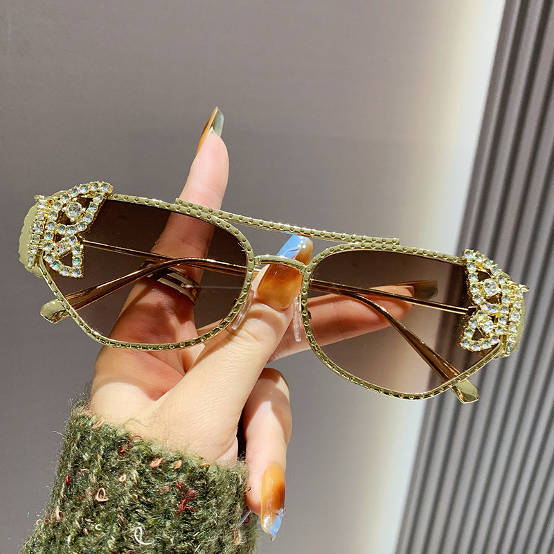 Damen Luxus Sonnenbrille mit elegantem Schmetterlings-Detail Karnz