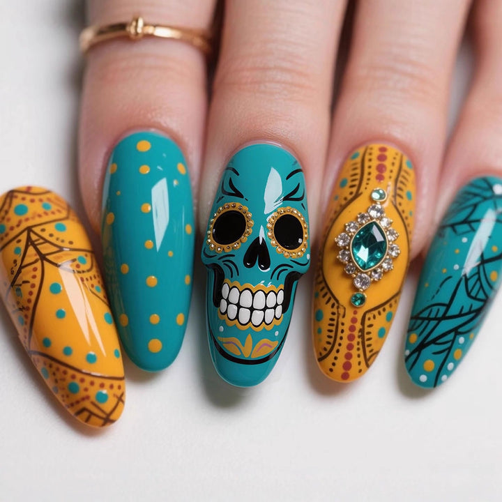 Kunstnägel mit Detailreichen Totenkopf-Motiven Karnz